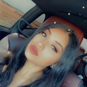 Meet your Posher, Adelina